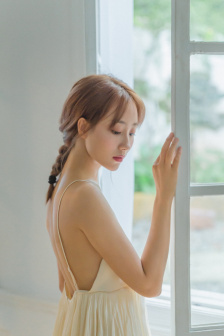 挽起裙子迈开腿扑克图片